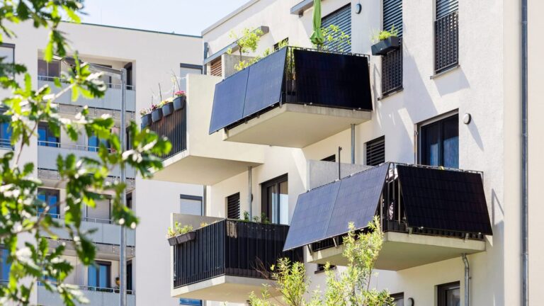 Balkonkraftwerk Wartung: Was wirklich nötig ist (und was nicht)