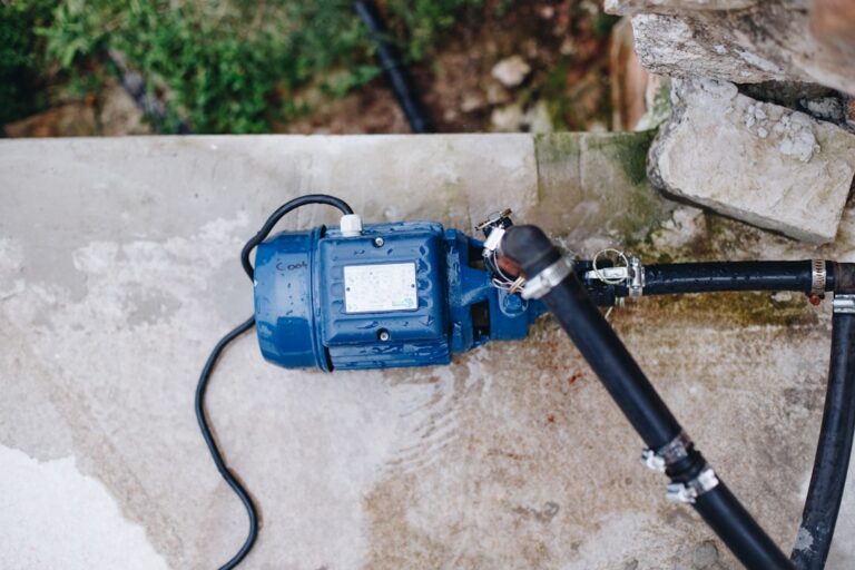 Wie Balkonkraftwerke die Effizienz Ihrer Wärmepumpe steigern können Balkonkraftwerk versorgt Wärmepumpe mit Solarstrom für höhere Effizienz